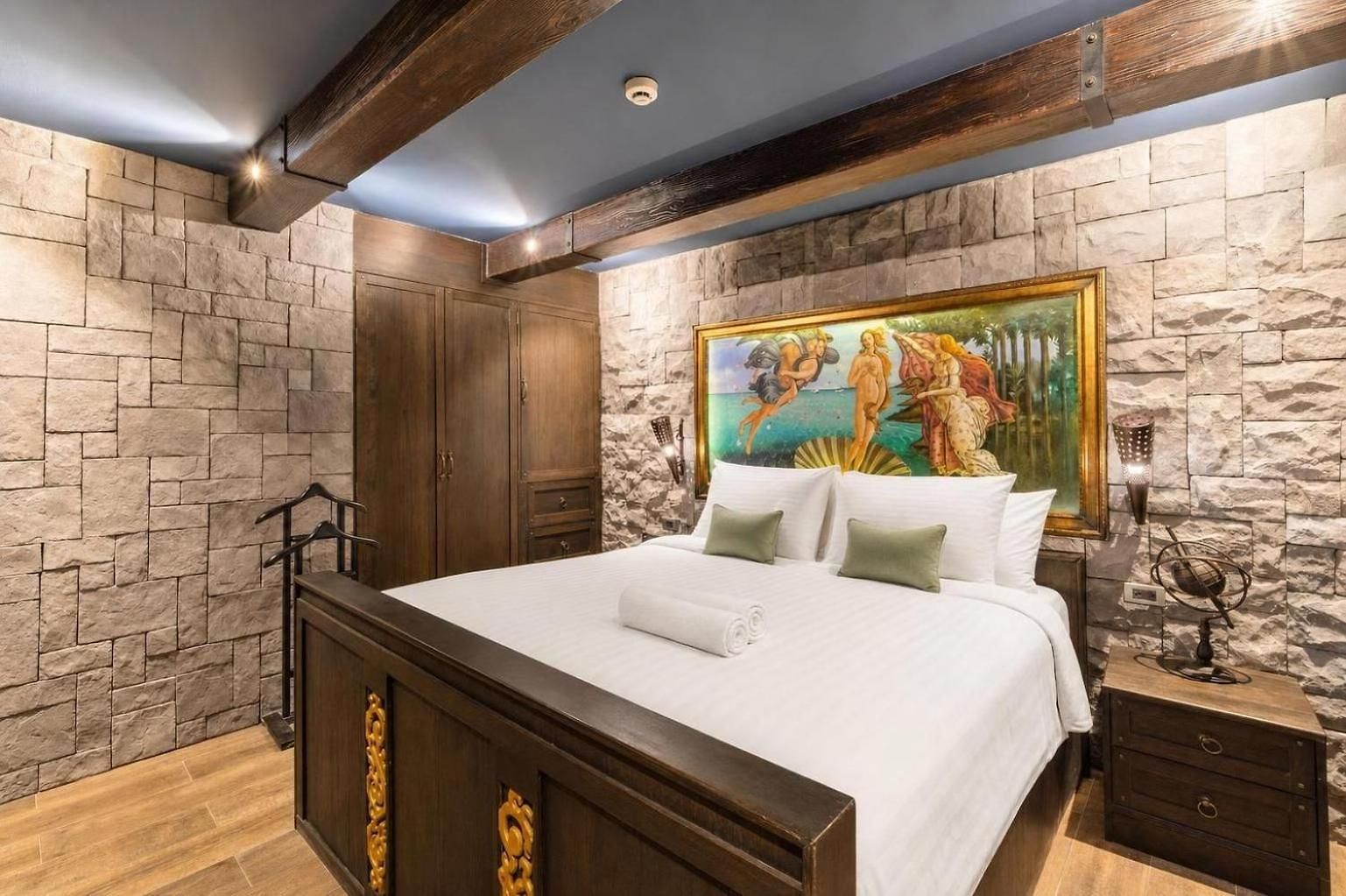 The Castle Pratumnak Hill 6 Bedroom