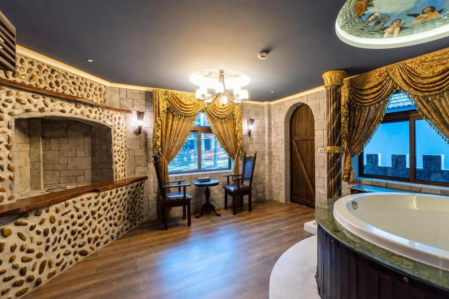 The Castle Pratumnak Hill 6 Bedroom