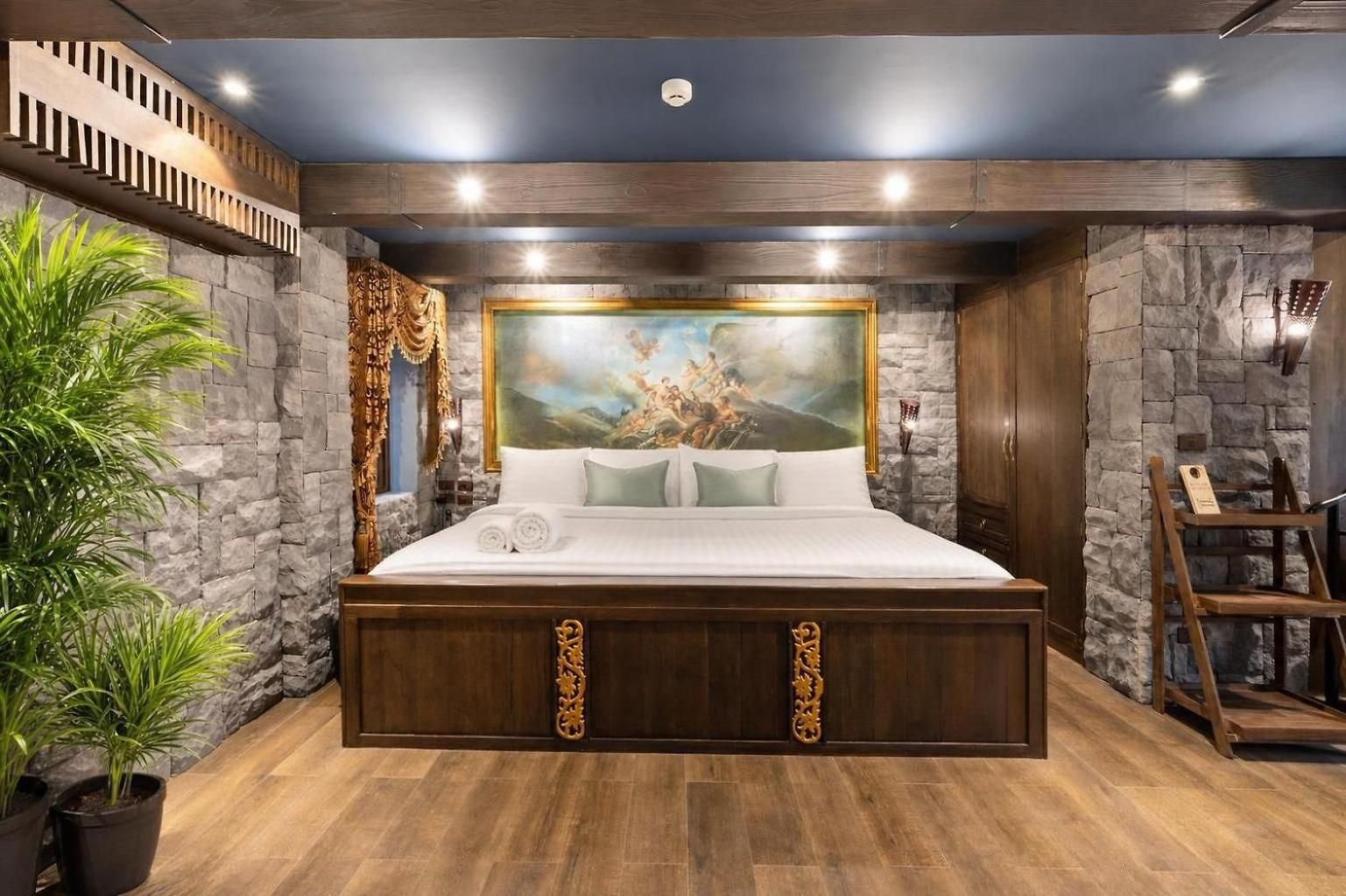 The Castle Pratumnak Hill 6 Bedroom Apartment