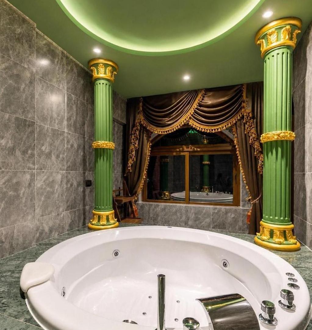 The Castle Pratumnak Hill 6 Bedroom Apartment