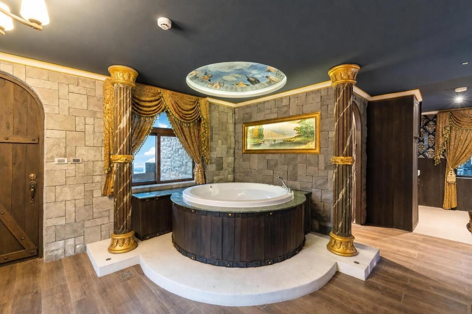 Apartment The Castle Pratumnak Hill 6 Bedroom
