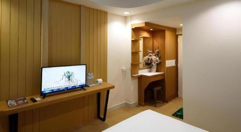 P.72 Hotel