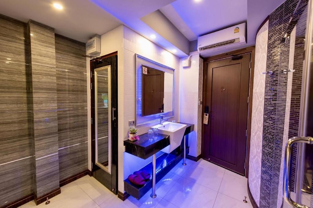 โรงแรม The Globe Hotel, Bar & Restaurant