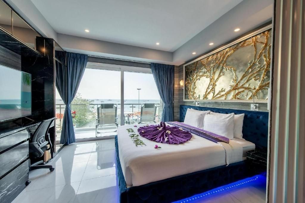 โรงแรม The Globe Hotel, Bar & Restaurant Pattaya