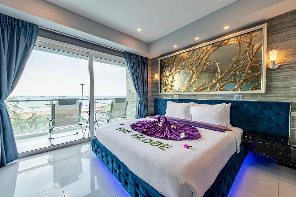 The Globe Hotel, Bar & Restaurant โรงแรม 3*