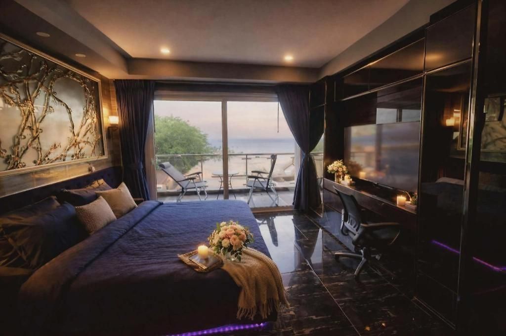 The Globe Hotel, Bar & Restaurant โรงแรม Pattaya
