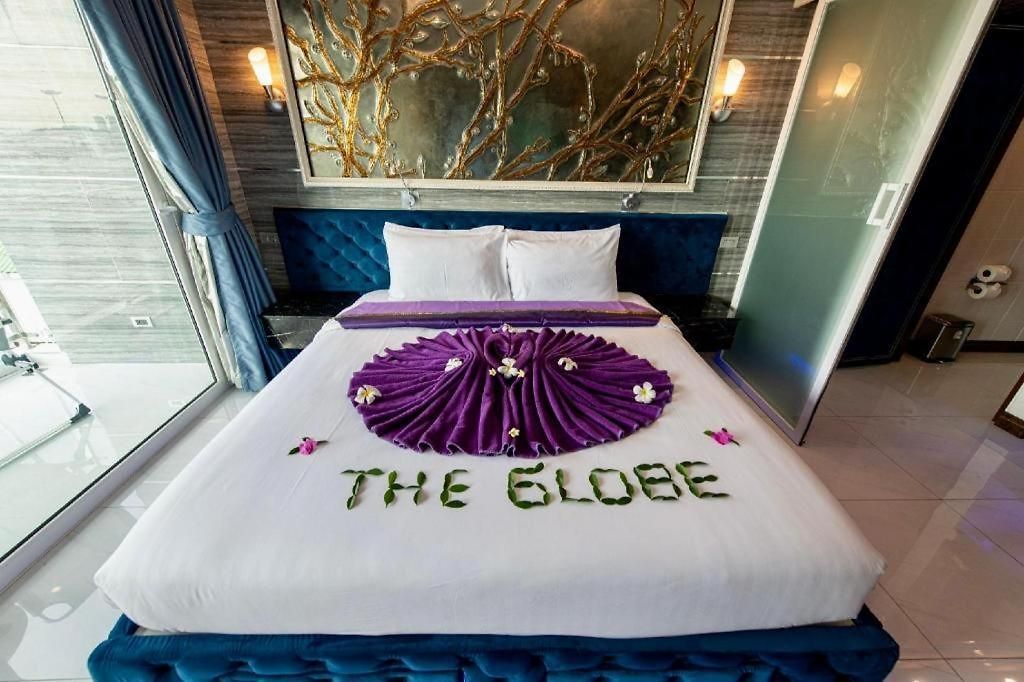 The Globe Hotel, Bar & Restaurant โรงแรม