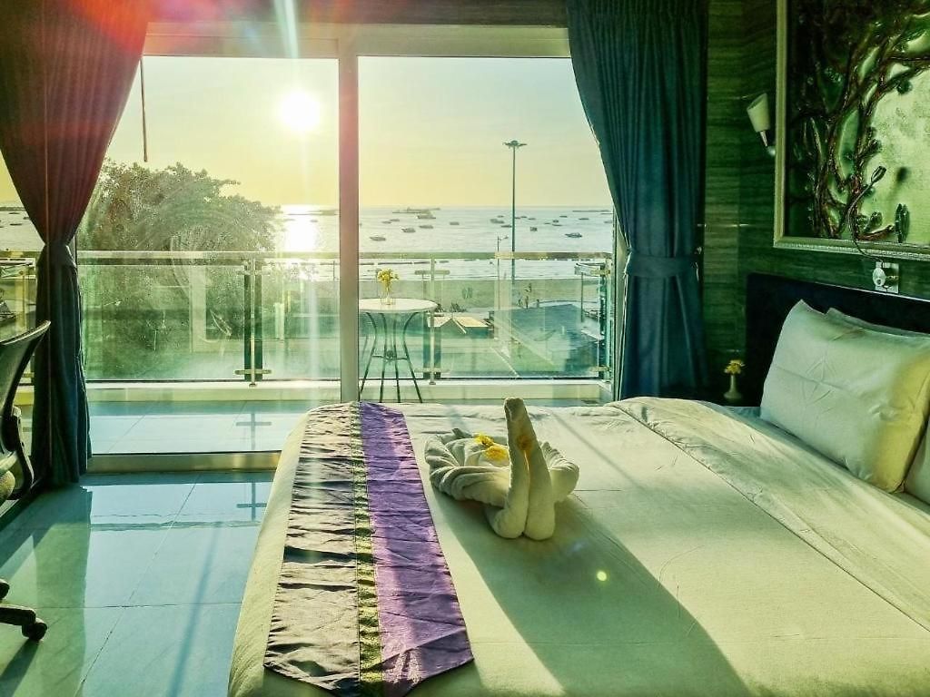 The Globe Hotel, Bar & Restaurant โรงแรม 3*