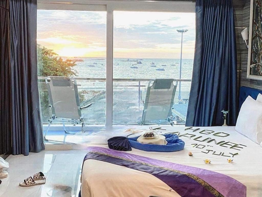 The Globe Hotel, Bar & Restaurant โรงแรม 3*