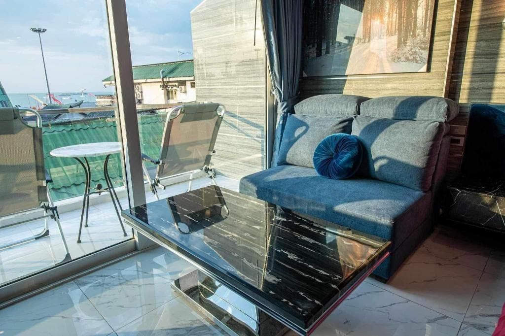 โรงแรม The Globe Hotel, Bar & Restaurant Pattaya