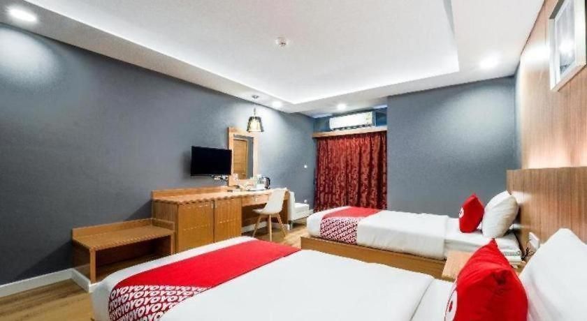 Oyo 1126 Curve Boutique Hotel 3*