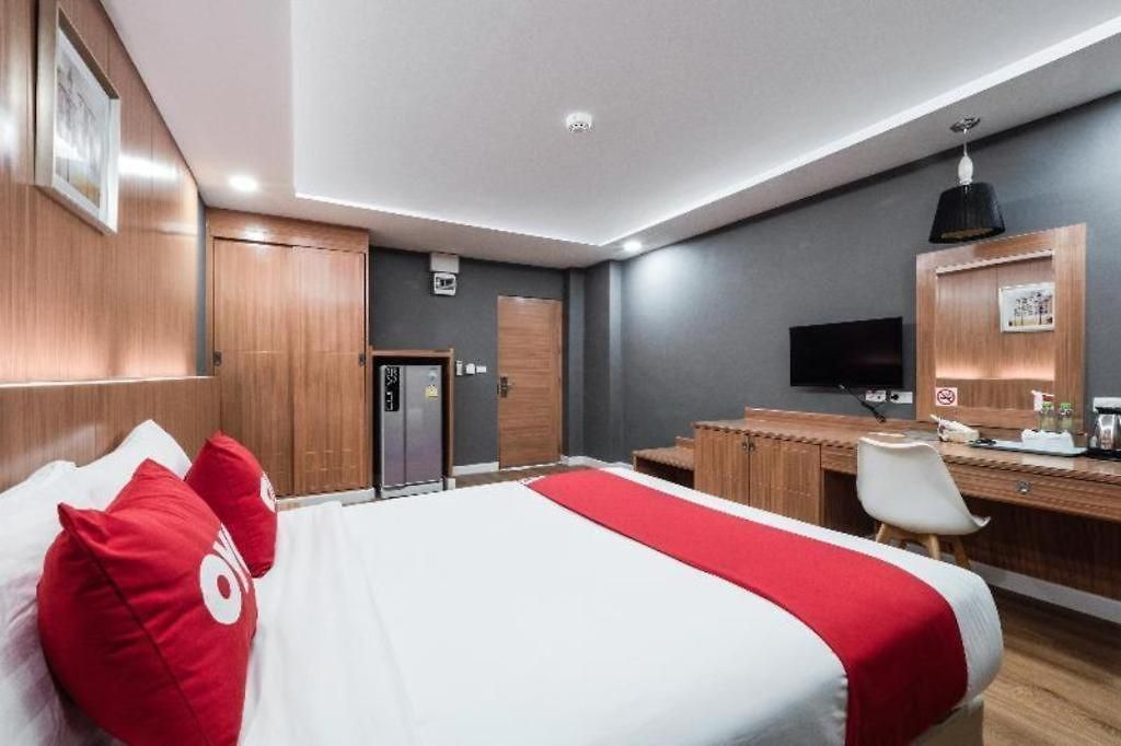 Oyo 1126 Curve Boutique Hotel 3*