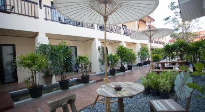 Lotusland 3*