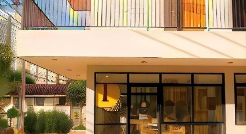 Yellow Moon โรงแรม Pattaya
