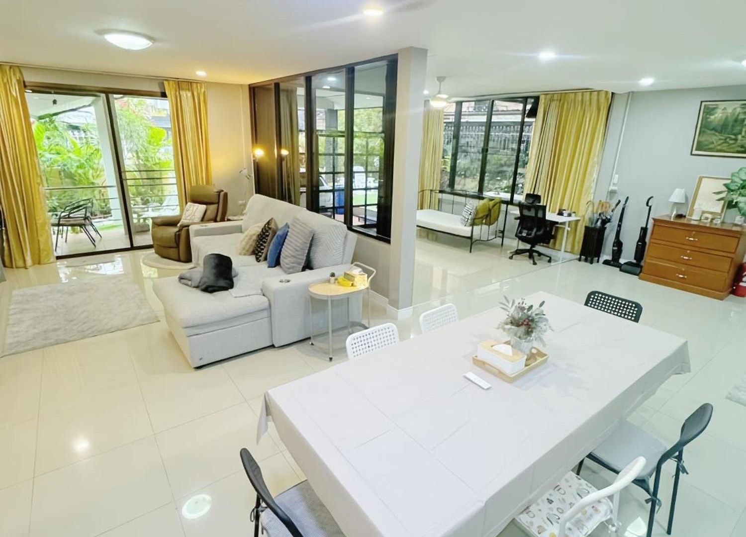 Sun And Moon House Pattaya