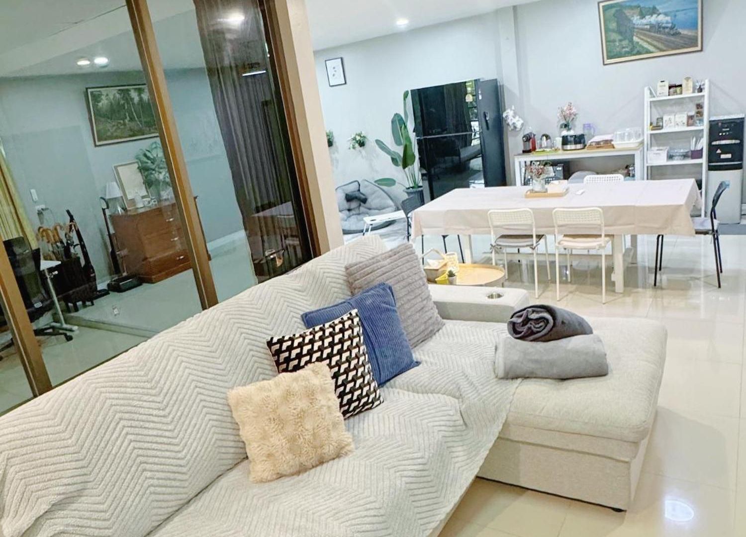 Sun And Moon House * Pattaya