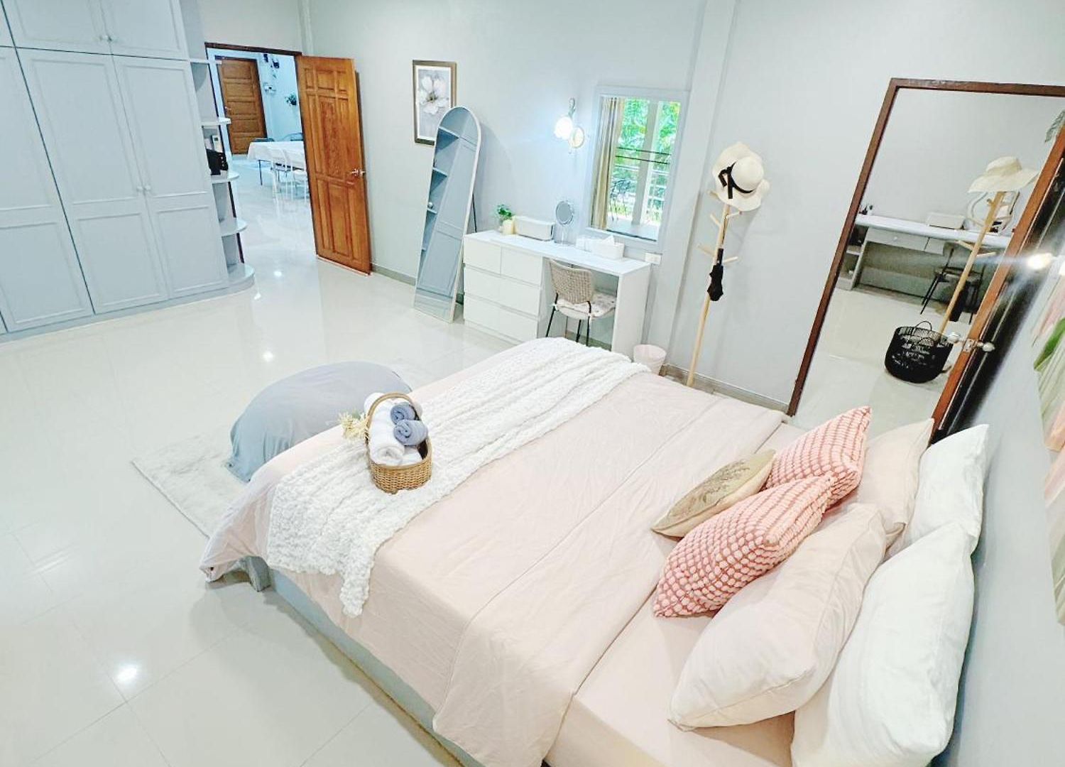 Sun And Moon House Villa