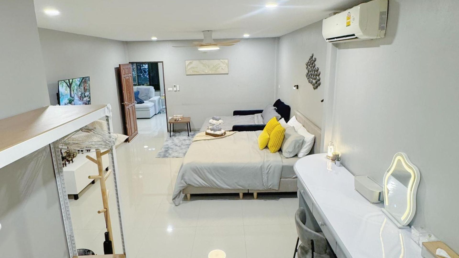 Sun And Moon House *