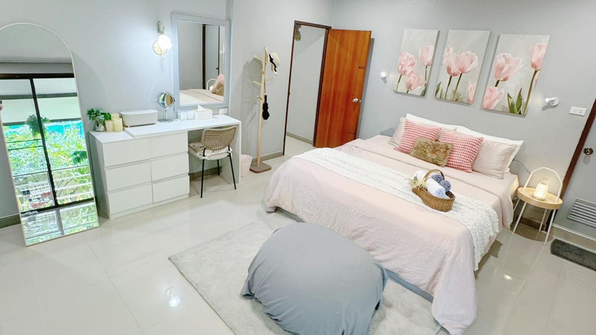 Sun And Moon House Villa