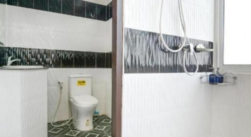 Oyo 549 Maesri Hotel 2*