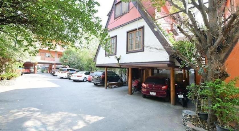 Hotel Oyo 549 Maesri 2*