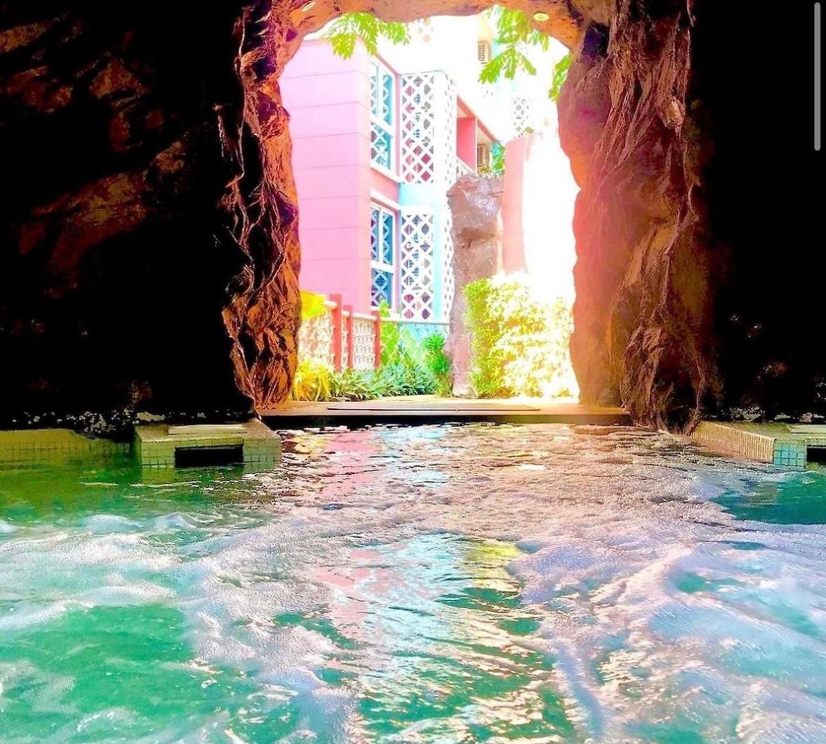 Tropical Escape- Grande Caribbean