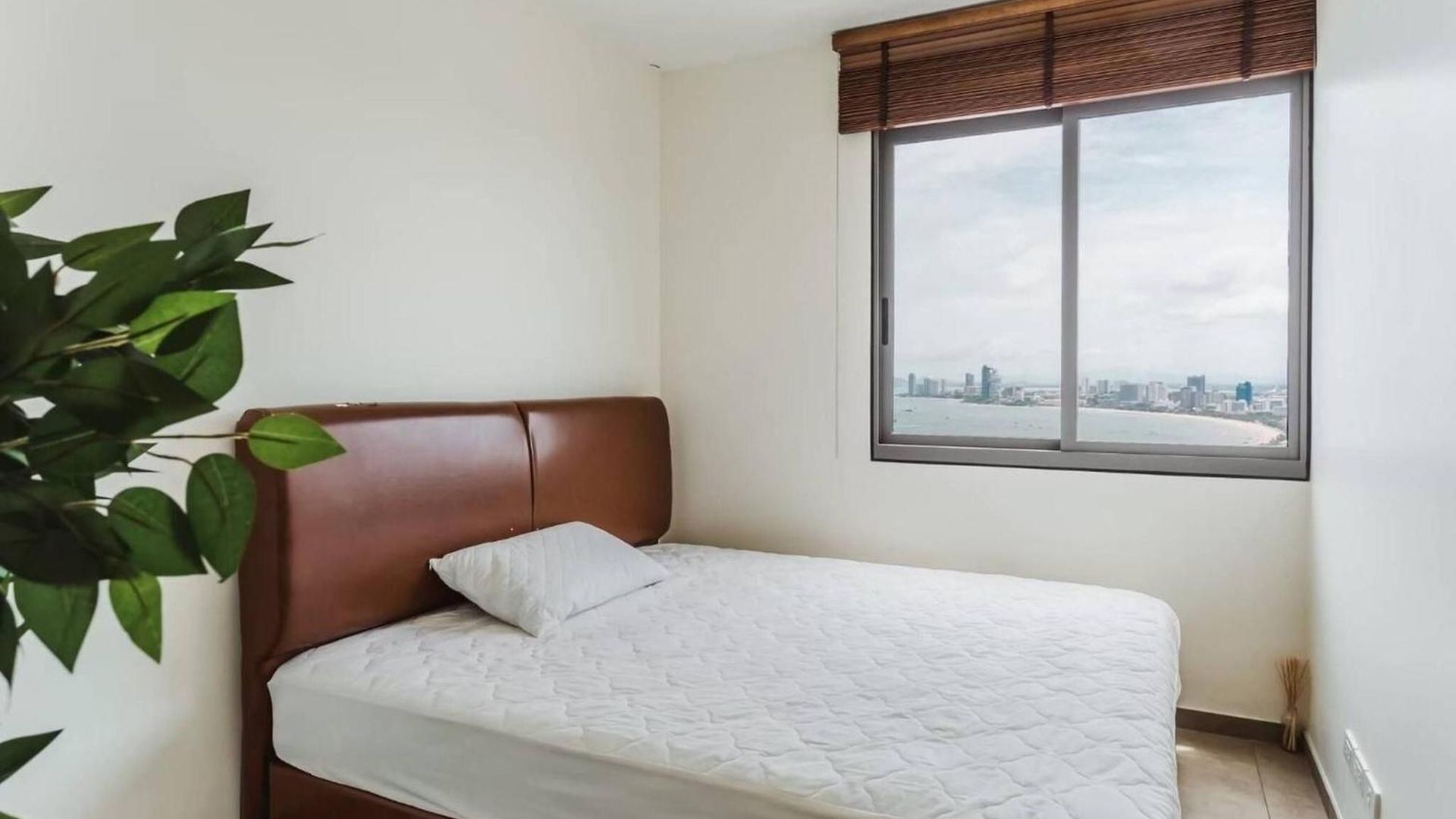 Apartment 2 Bedroom High Floor Sea View Unit *