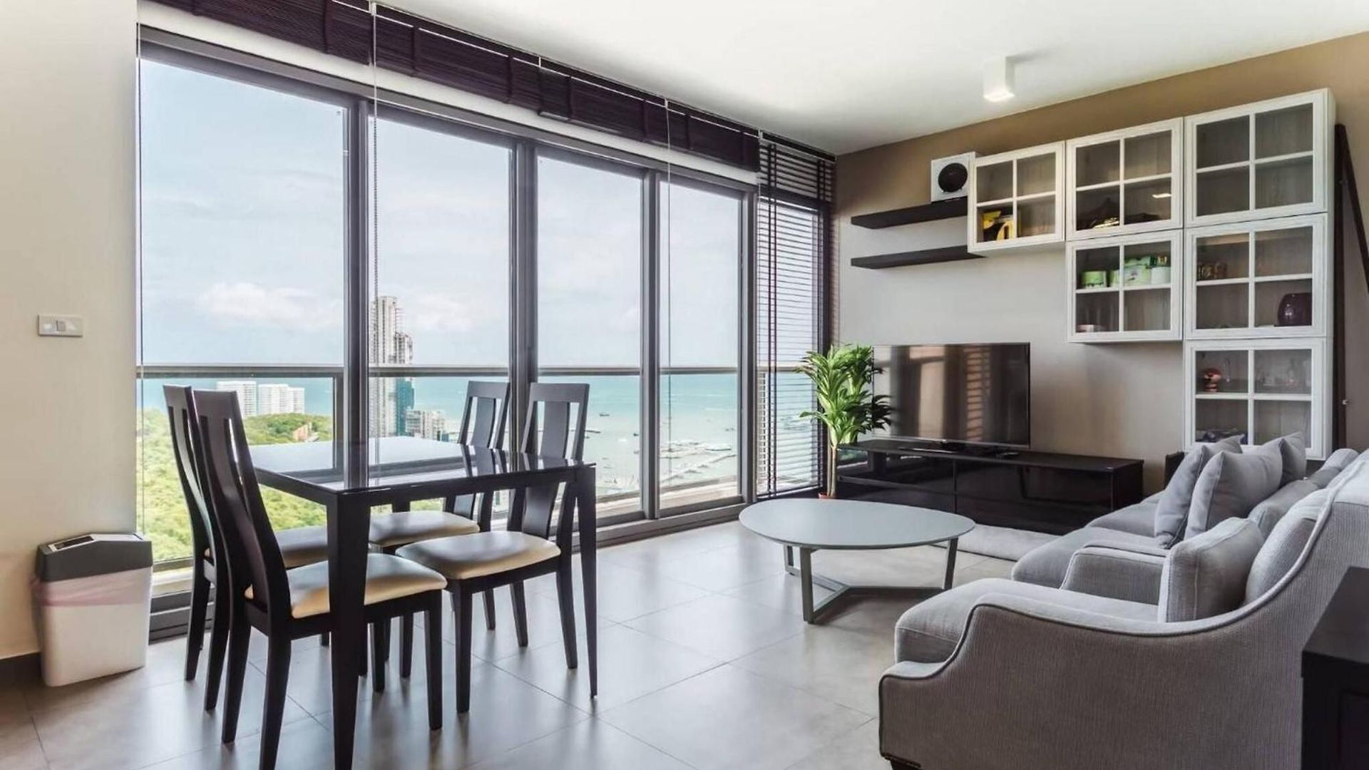 2 Bedroom High Floor Sea View Unit *