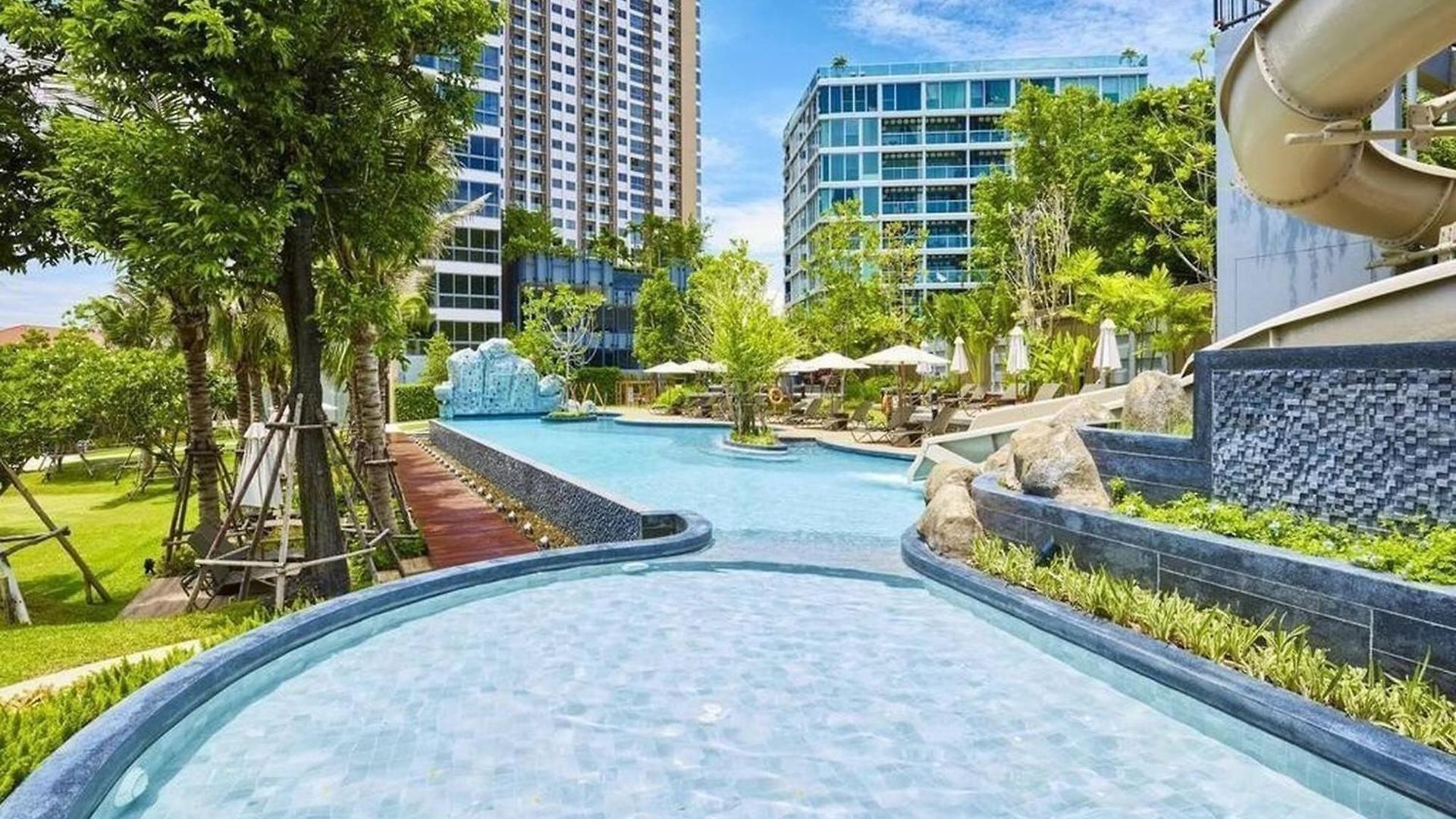 2 Bedroom High Floor Sea View Unit *