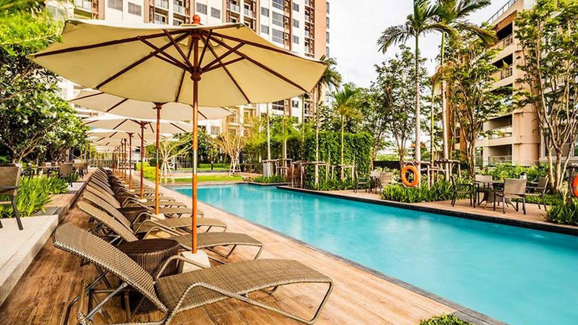 2 Bedroom High Floor Sea View Unit * Pattaya