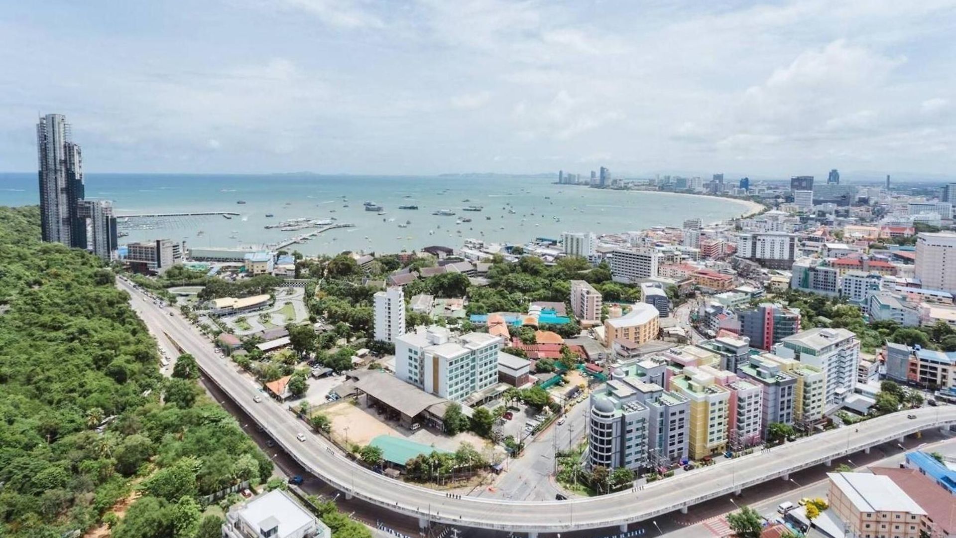 Apartment 2 Bedroom High Floor Sea View Unit Pattaya