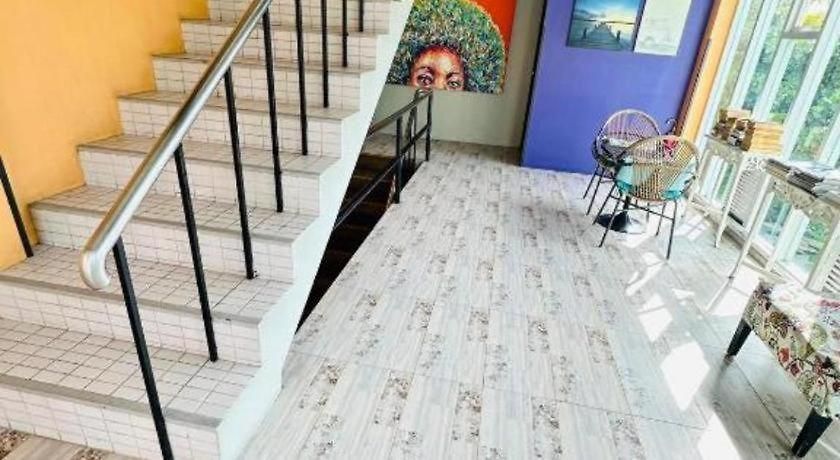 Bb House 3*