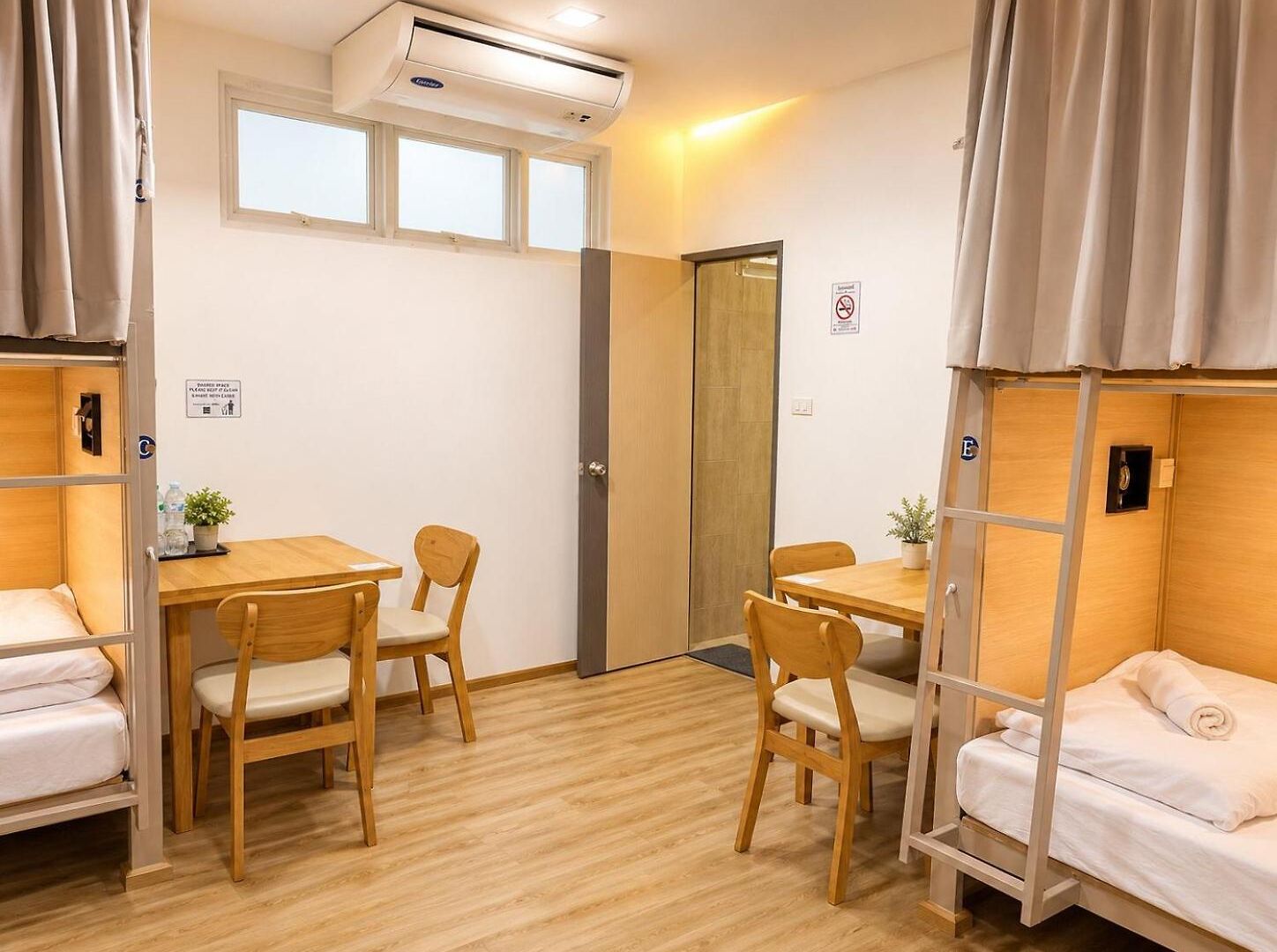 Charm At Pratumnak โรงแรม 3*