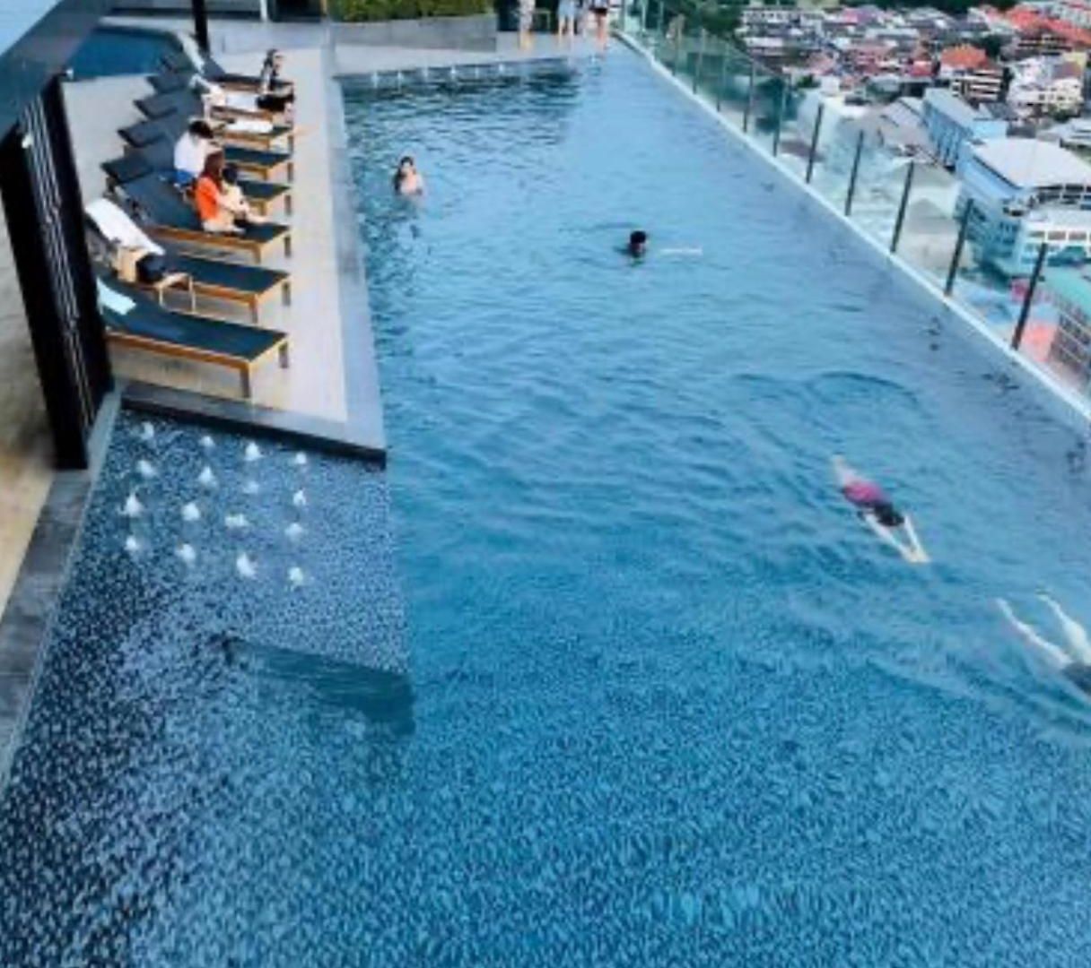 Apartment With Rooftop Pool At Excellent Location *