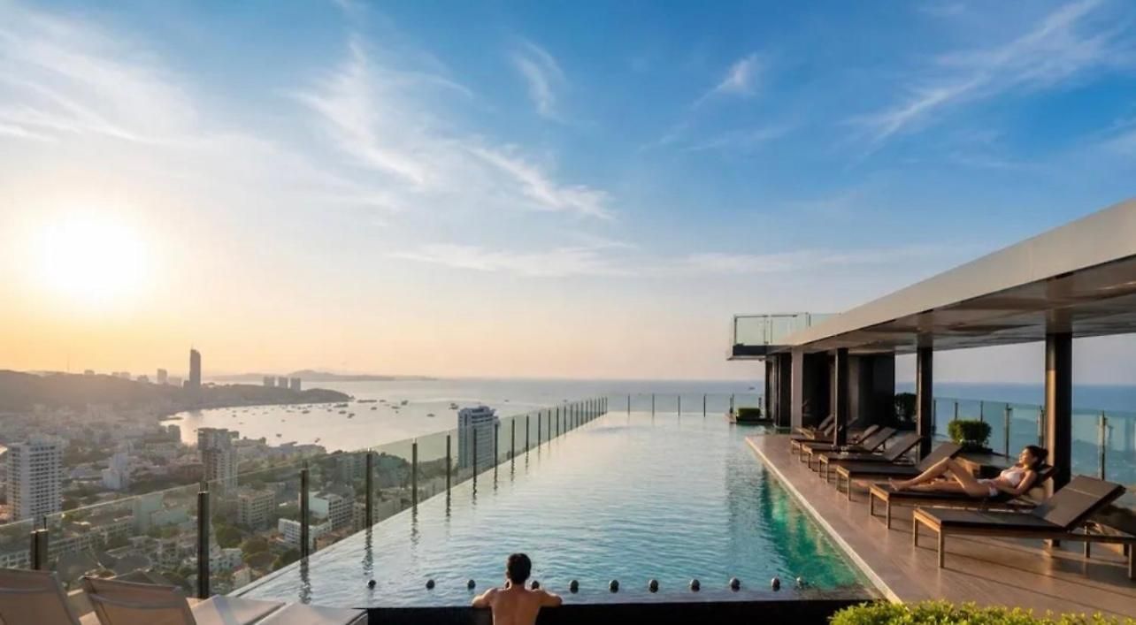 Apartment With Rooftop Pool At Excellent Location