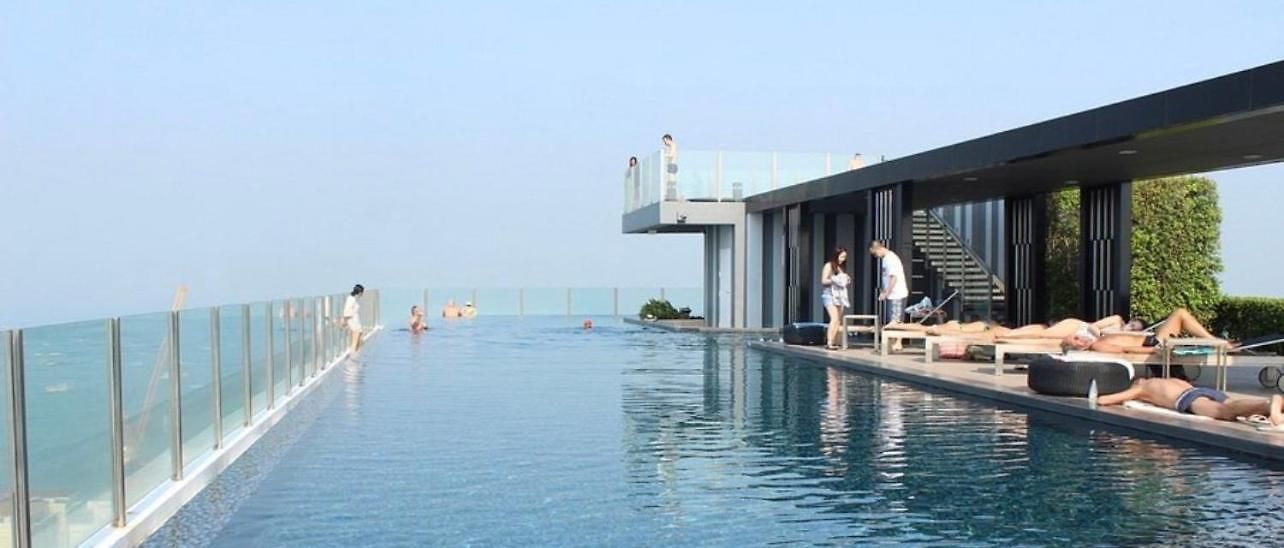 Apartment With Rooftop Pool At Excellent Location