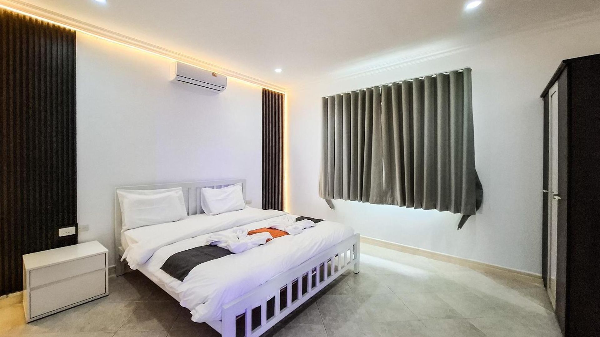 Beachside 4bdr Private Pool For Groups Pattaya