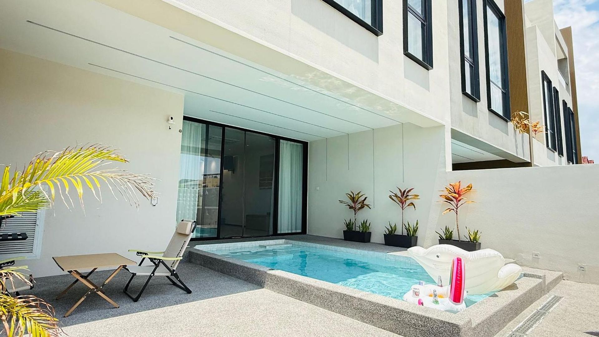 Aura Reserve-4 Bedrooms Three-story Pool Villa