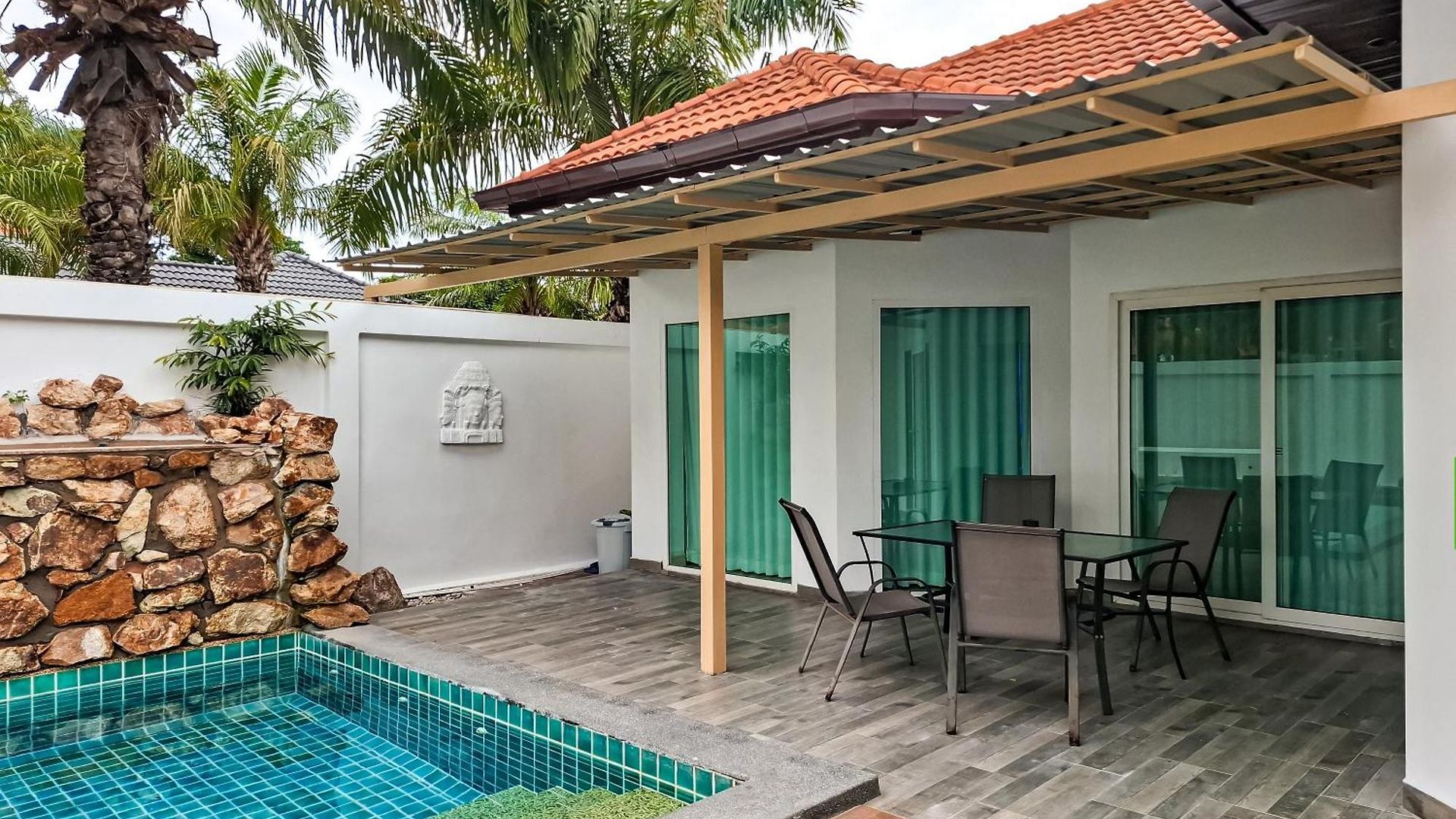 Beachside 4bdr Private Pool For Groups Pattaya
