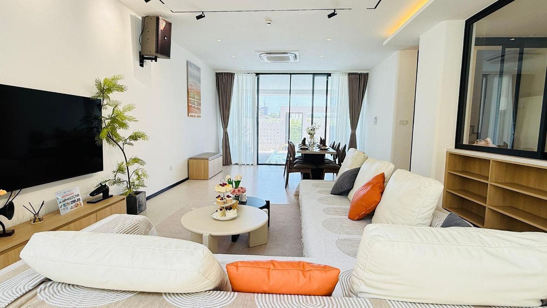 Aura Reserve-4 Bedrooms Three-story Pool Pattaya