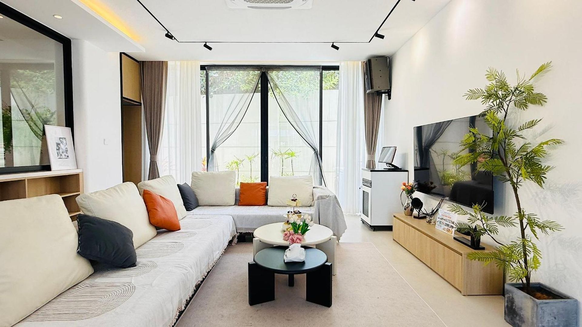 Aura Reserve-4 Bedrooms Three-story Pool Villa Pattaya