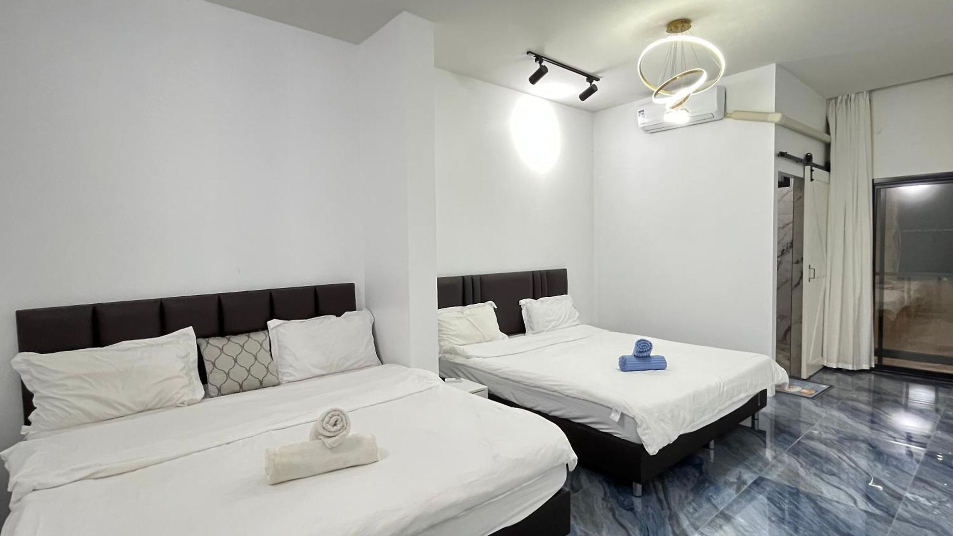 Villa Lovely Pool Villa, 9 Bedroom Snooker,bbq Pattaya