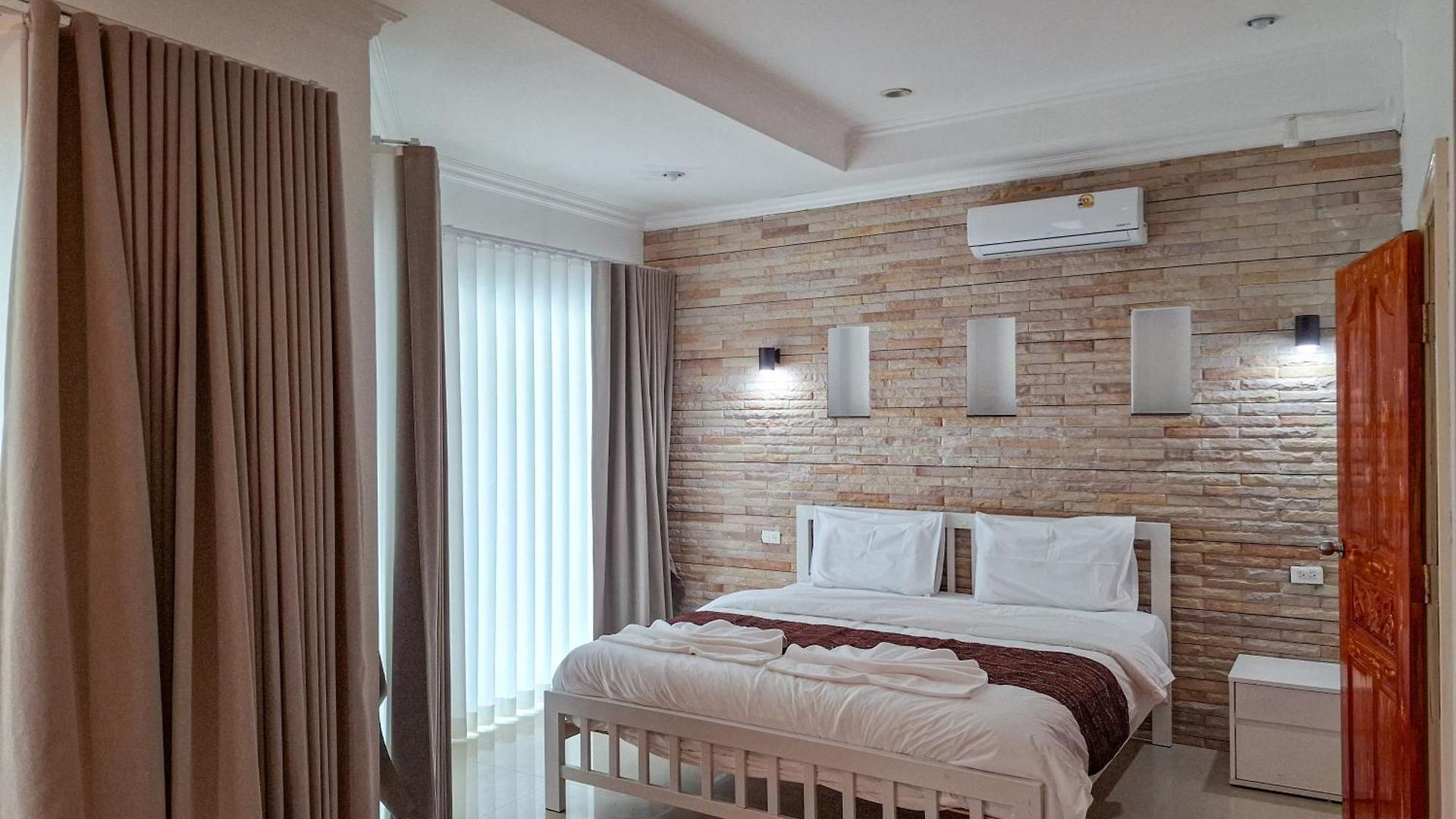 Beachside 4bdr Private Pool For Groups * Pattaya