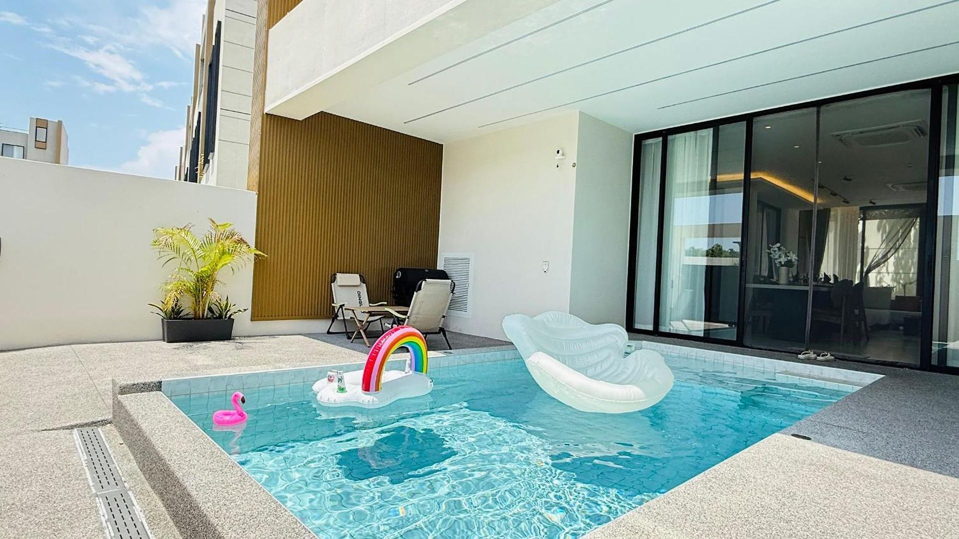 Aura Reserve-4 Bedrooms Three-story Pool * Pattaya