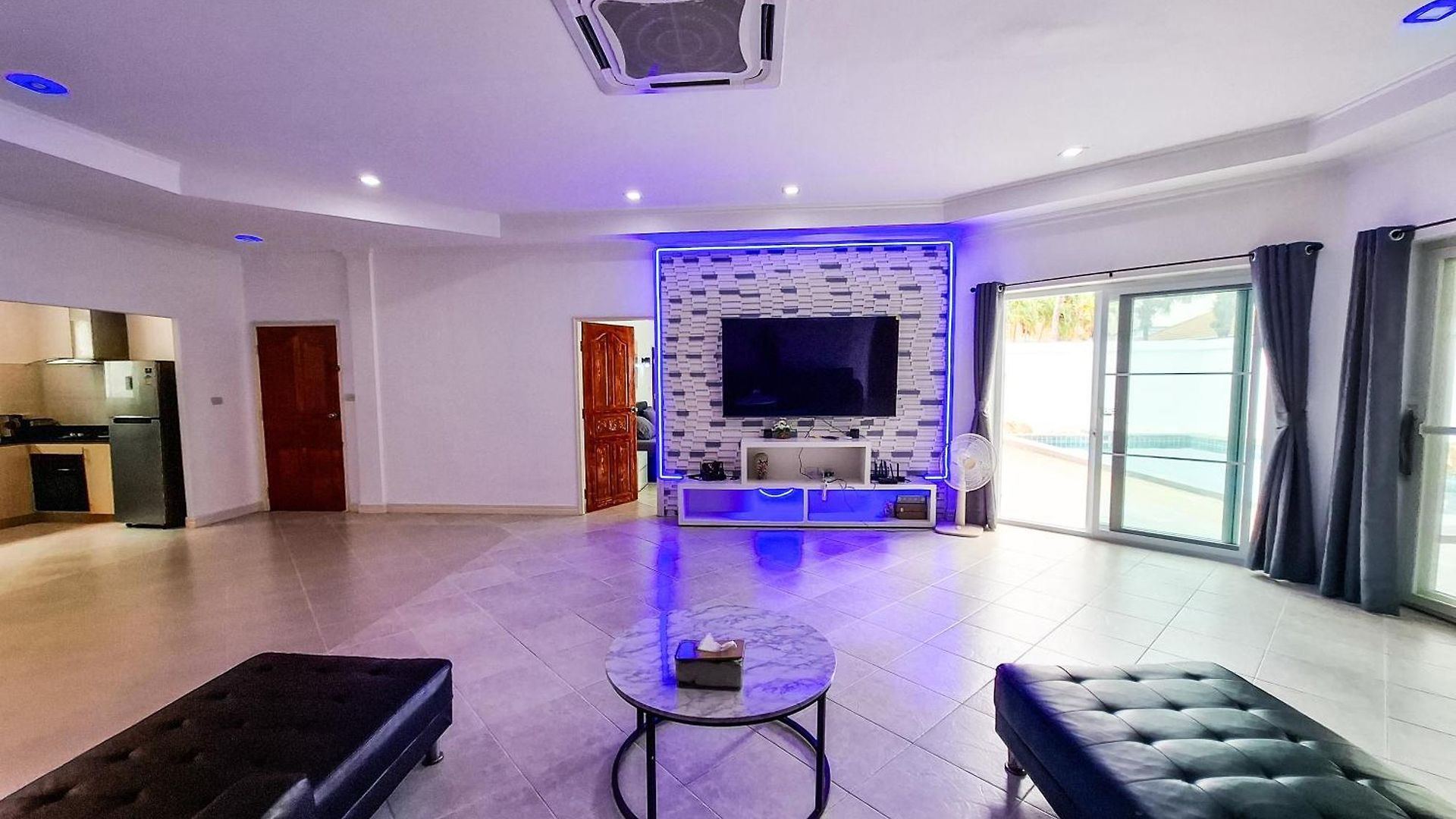 Beachside 4bdr Private Pool For Groups * Pattaya