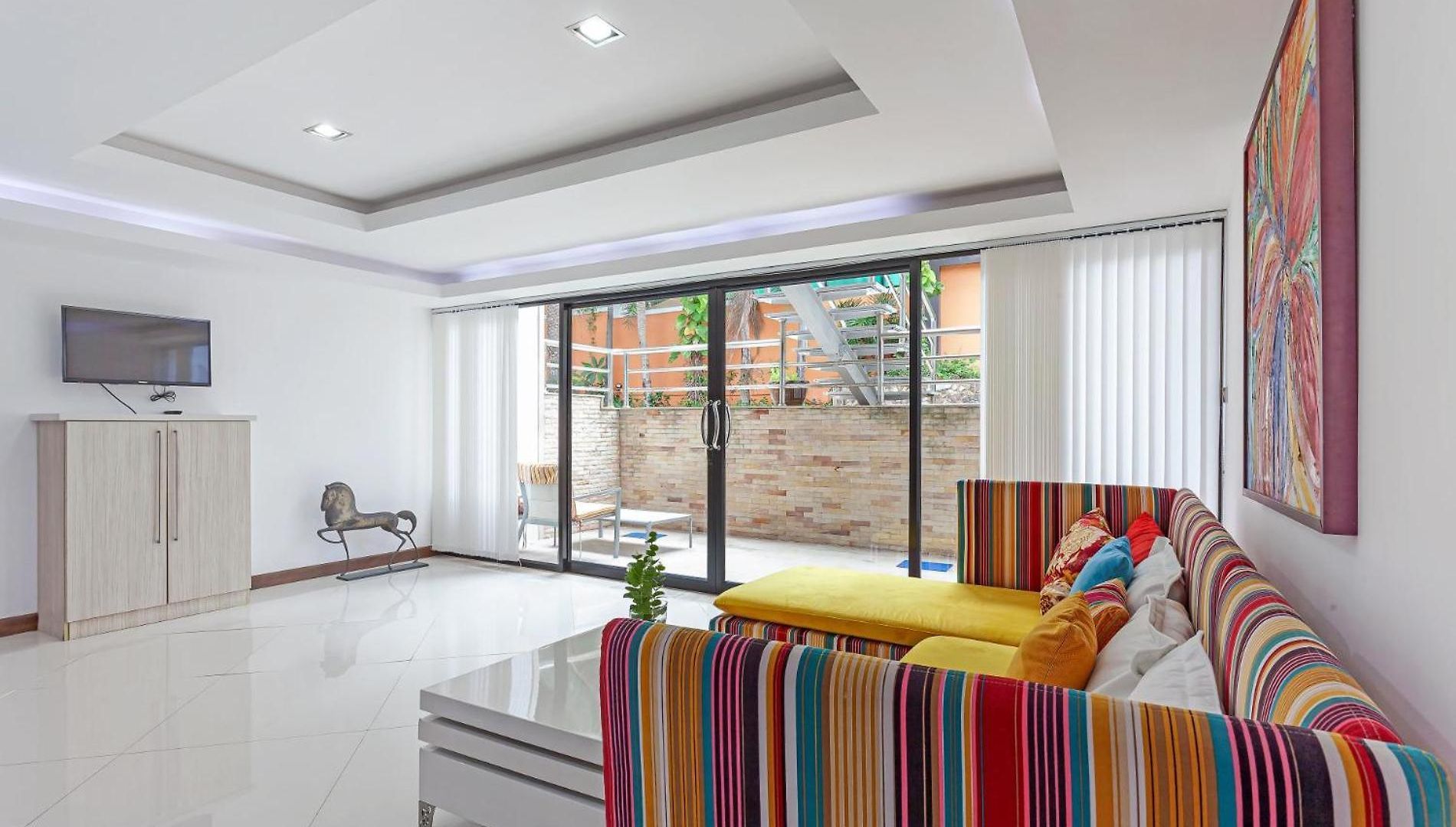 Pratumnak Hill Pool 4br Luxury Estate