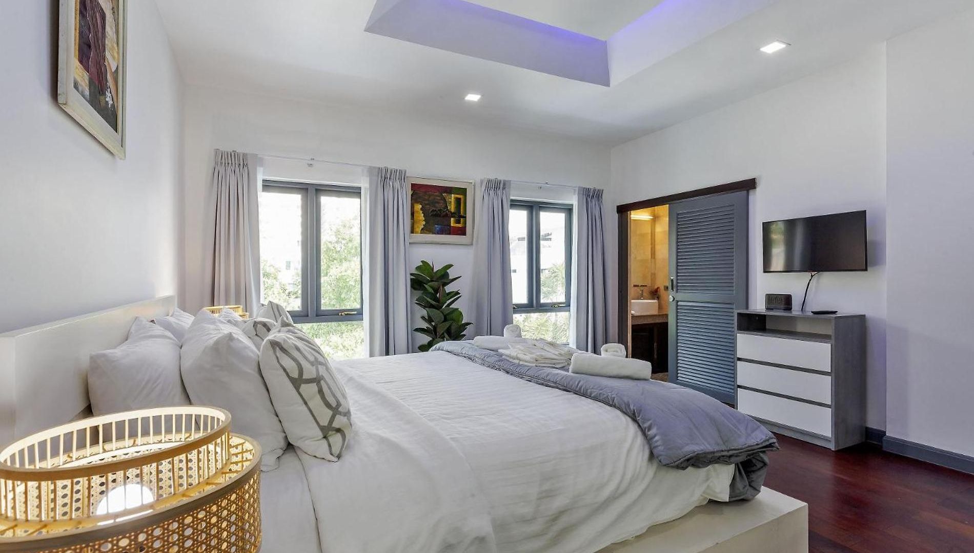 Pratumnak Hill Pool 4br Private Retreat Villa *