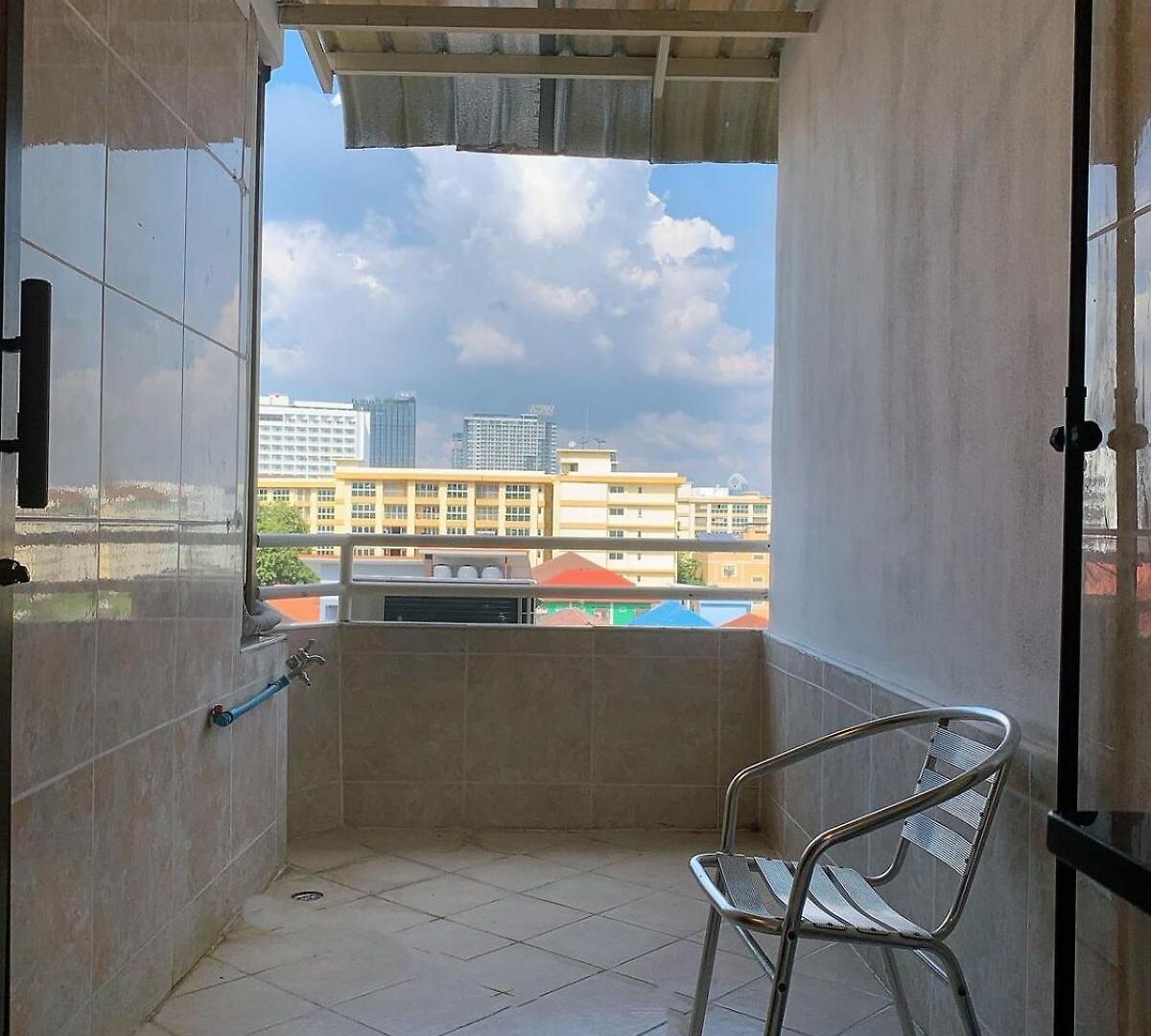 Tai Center 2 Pattaya