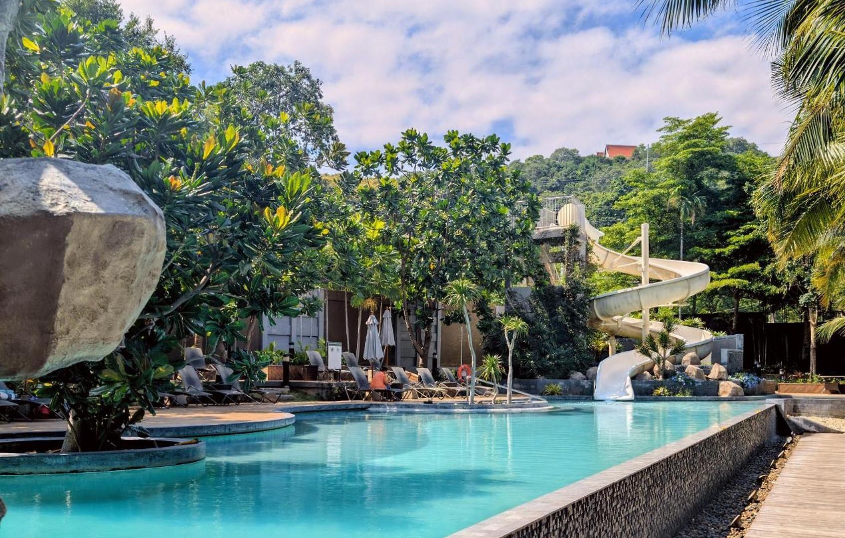 Unixx Seaview Pattaya