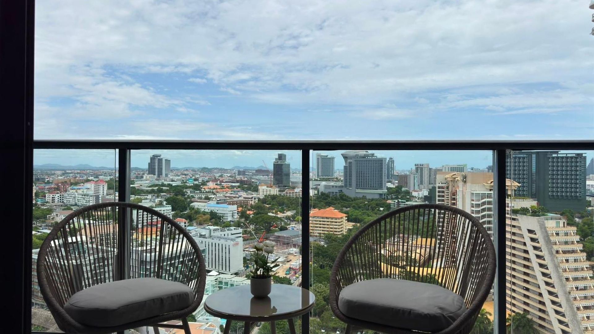 Zire Wongamat Apartment Pattaya